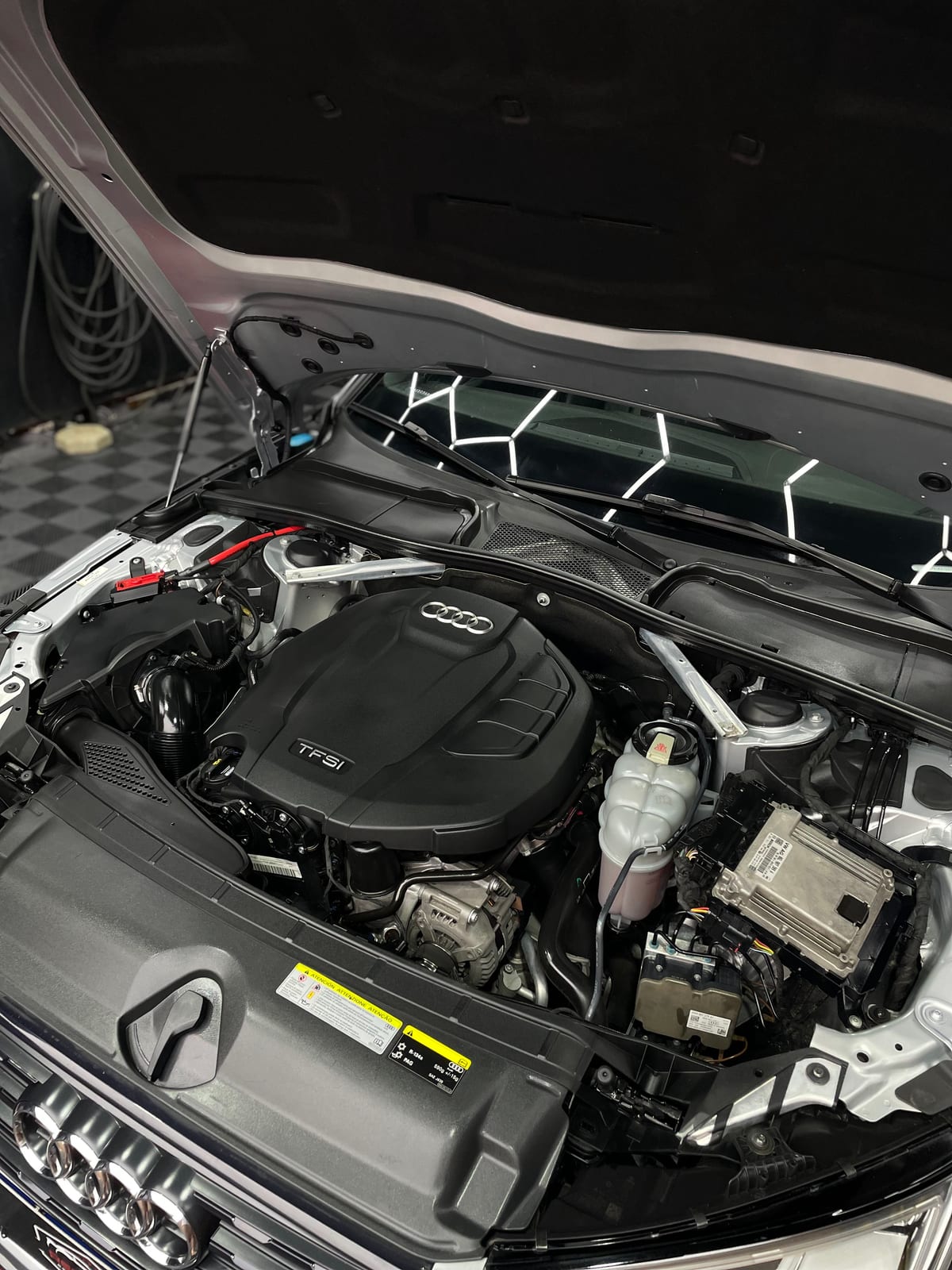 Lavagem técnica de motor realizada pela Red Route
